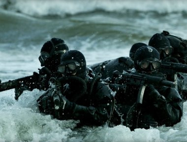 SEAL του αμερικανικού Ναυτικού προειδοποιεί για «φρικτή σφαγή» στις ΗΠΑ εάν ανατραπεί ο Ντ.Τραμπ!